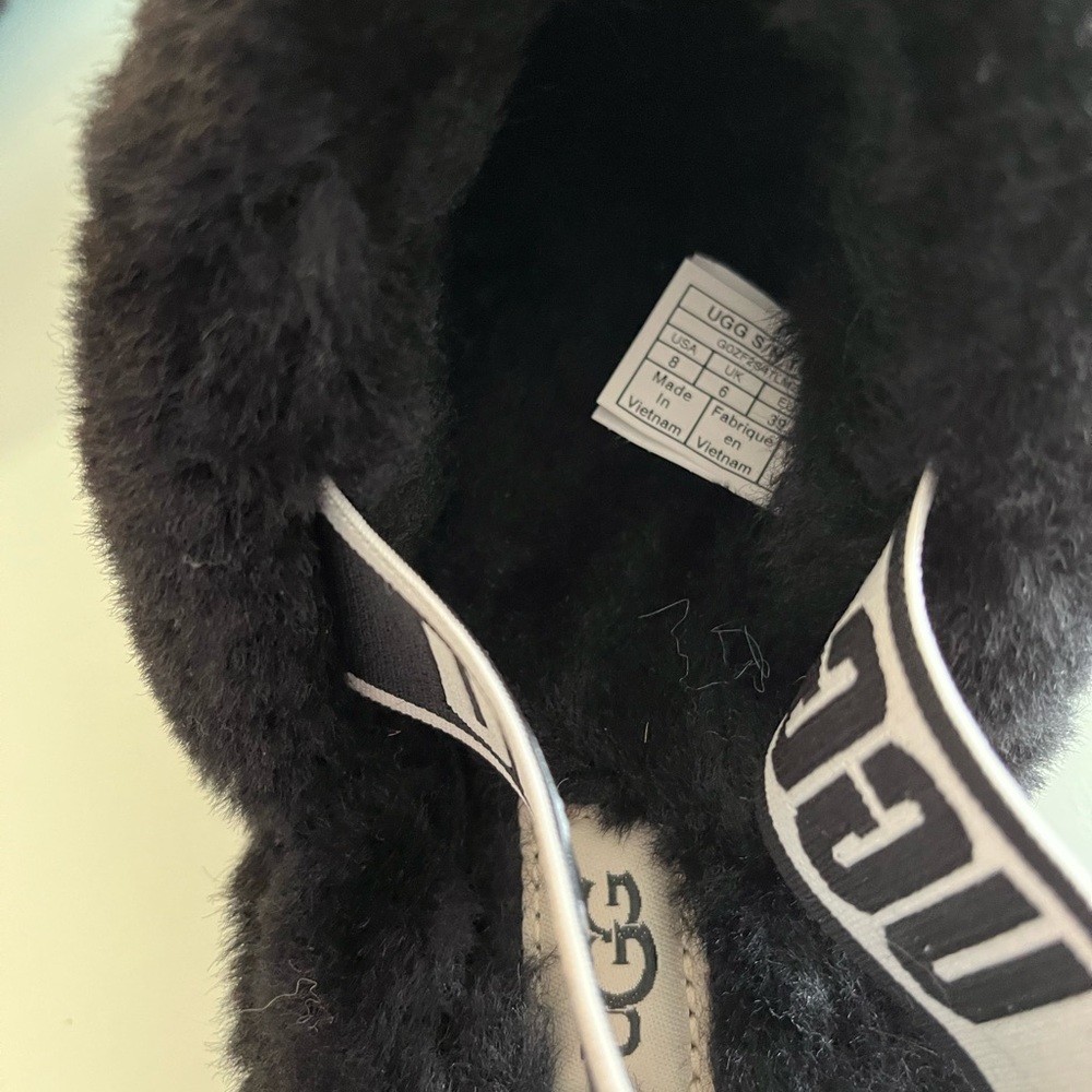 Ugg Slippers. Euc - image 7